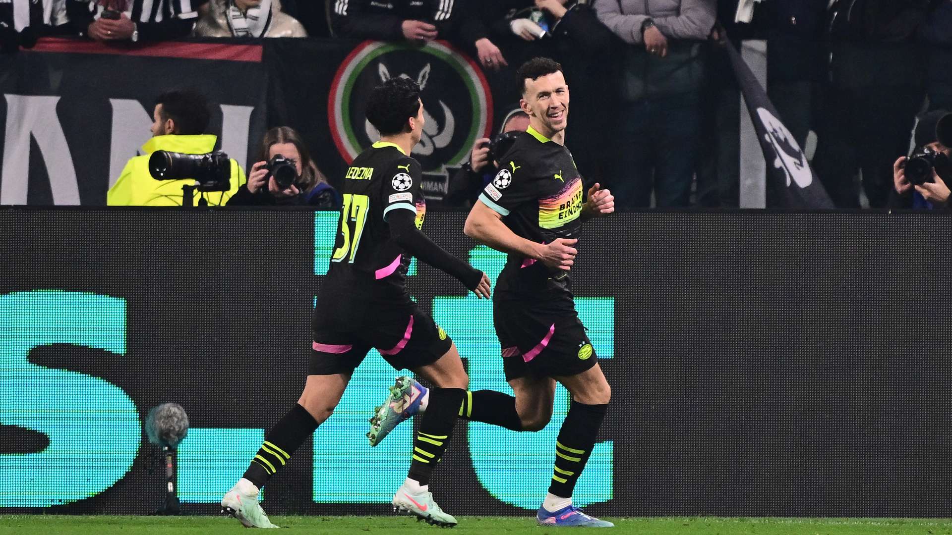 节都吸引着 节都吸引着